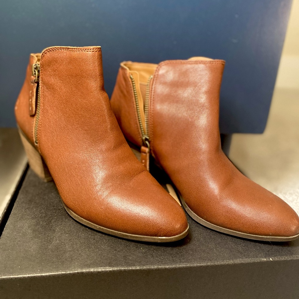 Women’s Frye Judith Ankle Double Zip Booties Brown Whiskey Leather Size 8m.